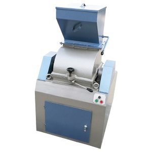 מגרסה סגורה עם סכין פטיש